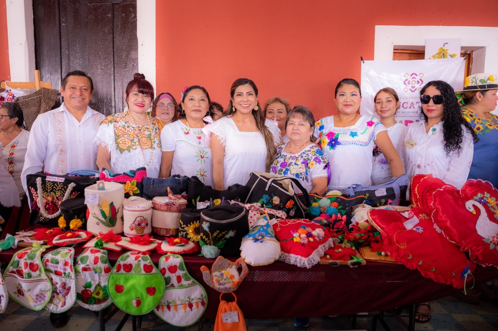 Reconoce DIF Yucatán talento y aprendizaje de participantes en talleres comunitarios