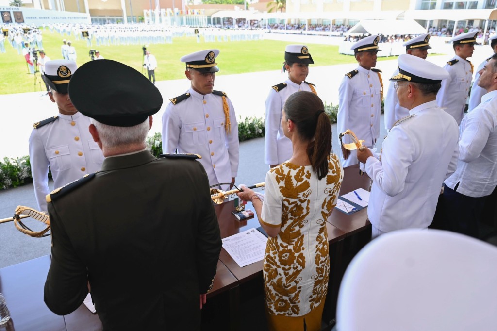 Claudia Sheinbaum encabeza graduación de cadetes de la Heroica Escuela Naval Militar, en Alvarado, Veracruz