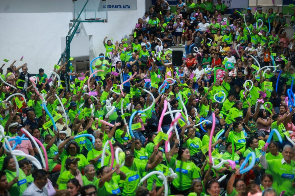 Impulsa Cecilia Patrón la organización vecinal en Mérida