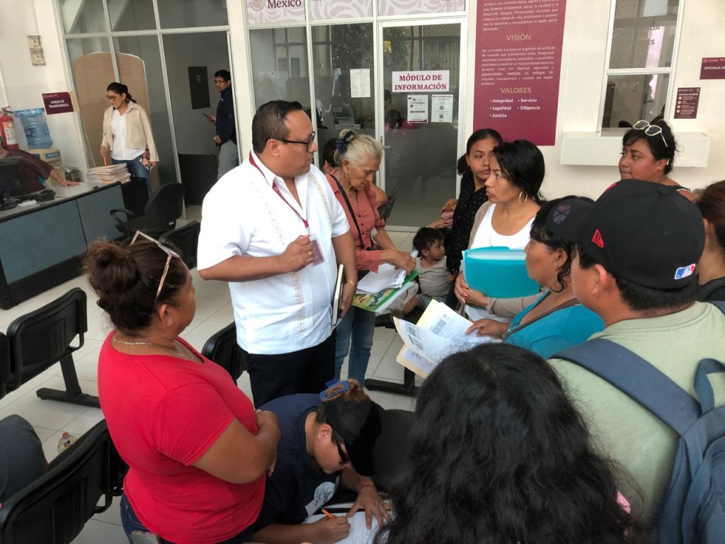 Orientan a personas de San Jos&eacute; Tecoh sobre procedimientos legales para adquirir terrenos