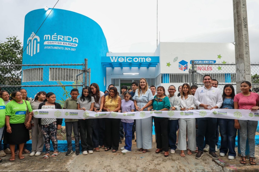 Inaugura Cecilia Patrón la primera Academia Municipal de Inglés en una comisaría.