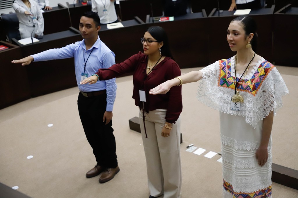 Instalan Segunda Legislatura del Parlamento Juvenil Yucat&aacute;n 2026