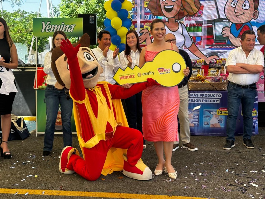 Super Willys premia a sus clientes con la entrega de un automóvil del año
