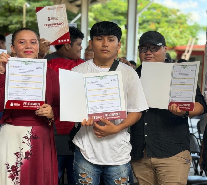 • En lo que va del año, el Ieaey alfabetizó a dos mil 905 personas, mientras mil 708 concluyeron primaria y dos mil 786 secundaria, como parte de la estrategia del Gobierno del Renacimiento Maya para acercar la educación a todo el Estado.