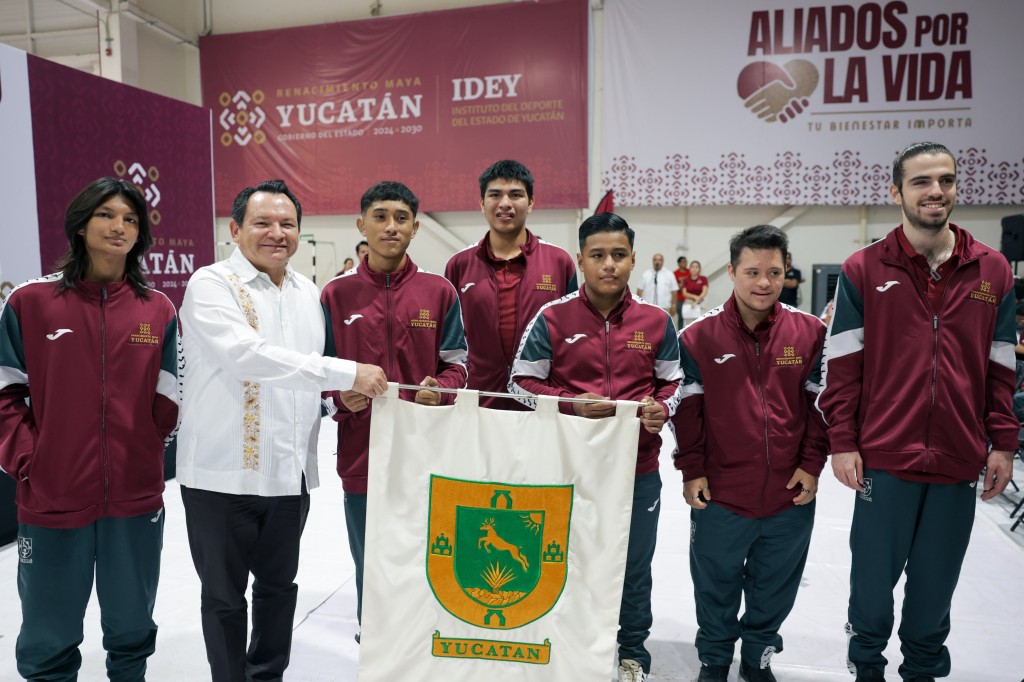 Abanderó Joaquín Díaz mena la Delegación Paralímpica que representará a Yucatán en los juegos Conade 2026 de la especialidad