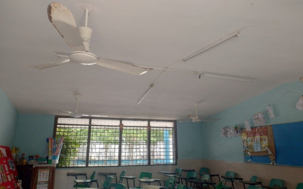 Sin clases presenciales seis salones por fallas eléctricas, en primaria de Tizimín