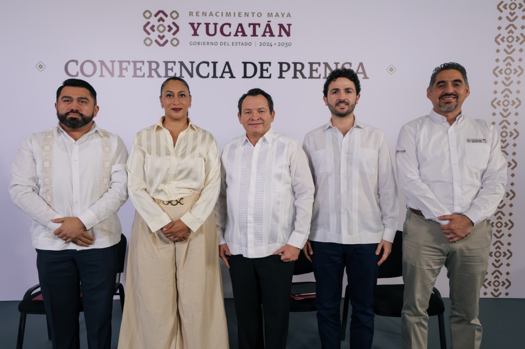 Aunque la Constituci&oacute;n a&uacute;n no se lo mandata, Huacho D&iacute;az Mena hizo un balance de los dos a&ntilde;os de su gobierno