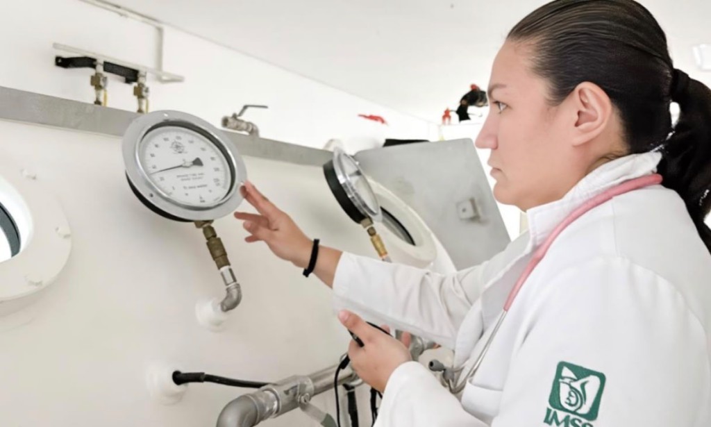 Salvan la vida de pescador con tratamiento hiperbárico, en el imss de Tizimín