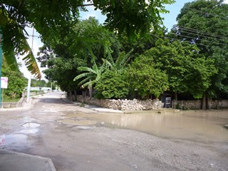 Tizimín: Rejollada inundada, un problema para vecinos del rumbo.\r\n\r\n Tizimín: Rejollada inundada, un problema para vecinos del rumbo.\r\n\r\n