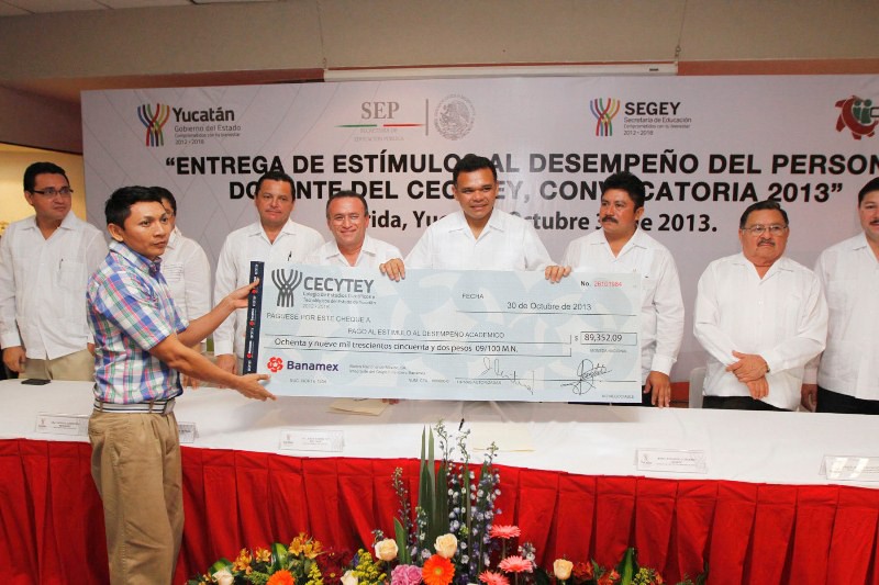 Profesorado del Concytey recibe estímulo económico Profesorado del Concytey recibe estímulo económico