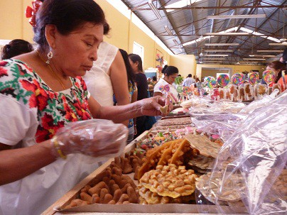 VALLADOLID: Buenas ventas en el Mercado Municipal en vísperas del Día de Muertos.\r\n VALLADOLID: Buenas ventas en el Mercado Municipal en vísperas del Día de Muertos.\r\n