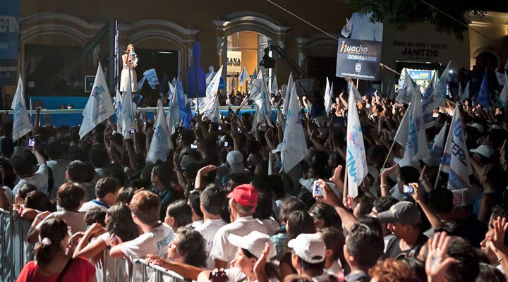 La plaza grande se torna blanquiazul con la llegada de Josefina Vázquez Mota. La plaza grande se torna blanquiazul con la llegada de Josefina Vázquez Mota.