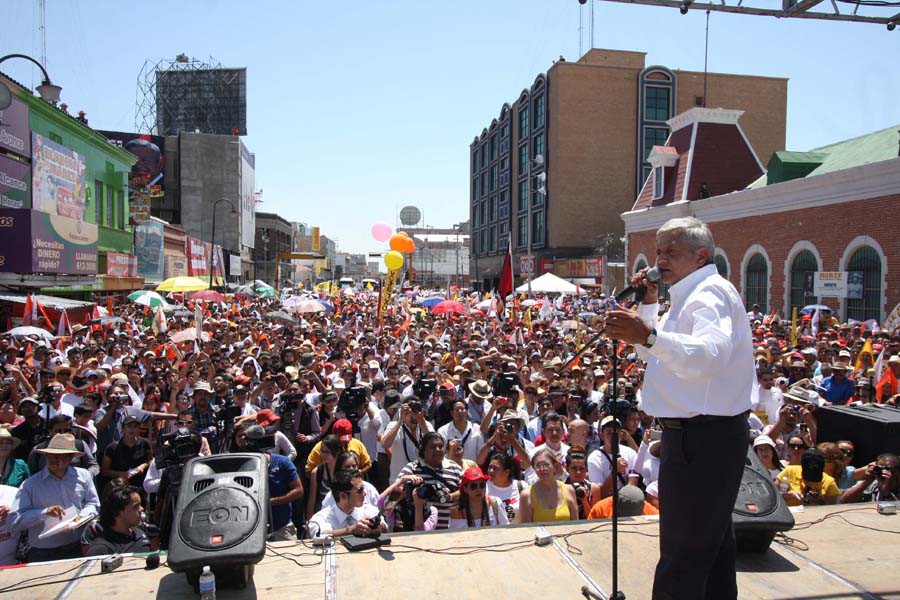 Pide López Obrador a los maestros que no se vendan Pide López Obrador a los maestros que no se vendan