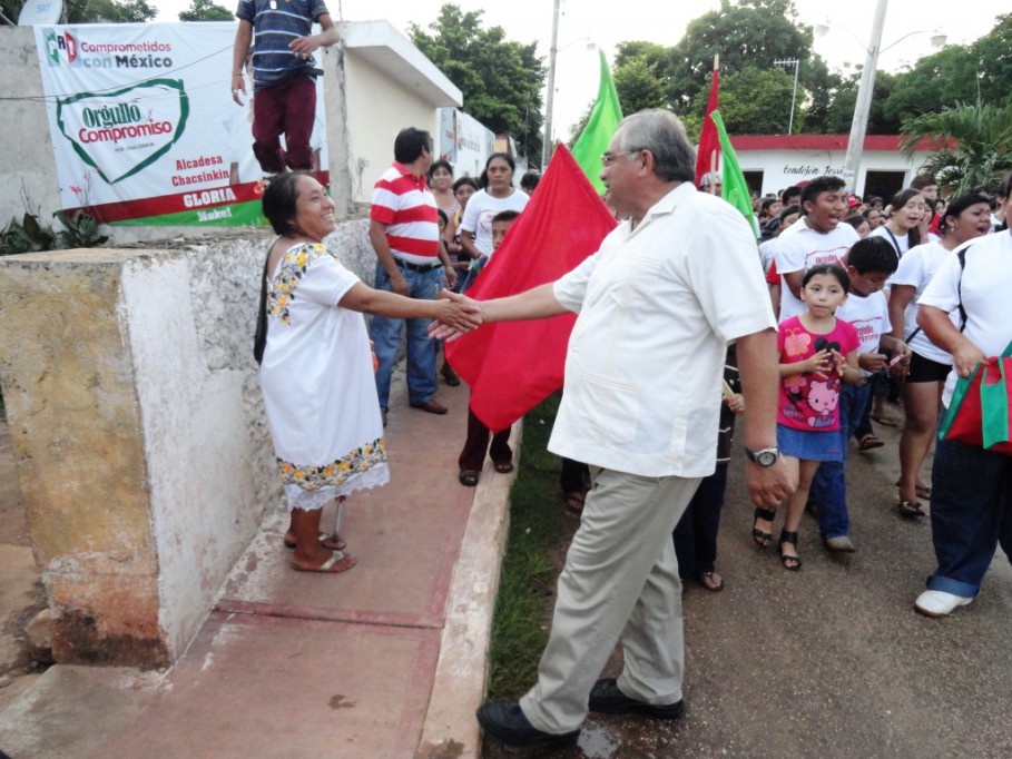 Valladolid: William Sosa Altamira pide convencer a la gente para votar a favor del PRI Valladolid: William Sosa Altamira pide convencer a la gente para votar a favor del PRI