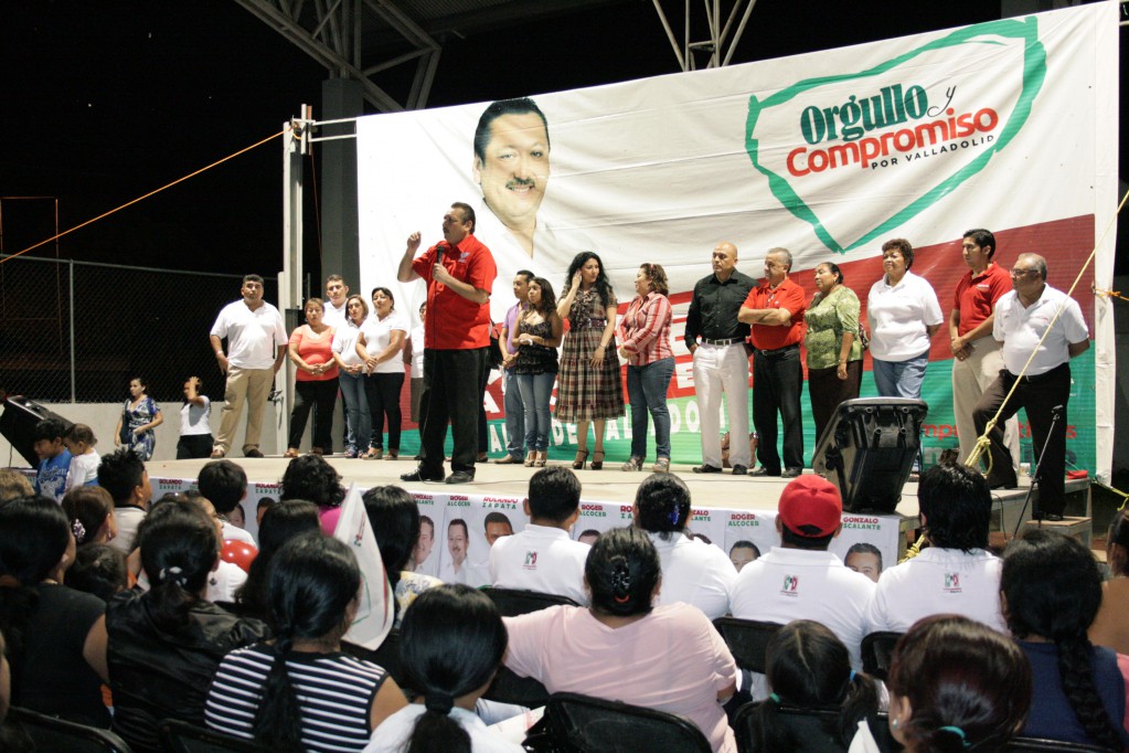 Valladolid: Reconocen jóvenes vallisoletanos que Roger Alcocer traerá progreso y desarrollo para la sociedad Valladolid: Reconocen jóvenes vallisoletanos que Roger Alcocer traerá progreso y desarrollo para la sociedad