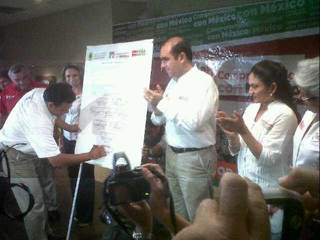 Priistas firman compromisos por la economía de las familias mexicanas Priistas firman compromisos por la economía de las familias mexicanas