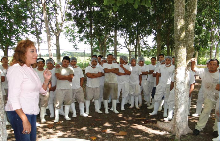 Tizimín: Bertha Trejo visita empresas tizimileñas\r\n\r\n Tizimín: Bertha Trejo visita empresas tizimileñas\r\n\r\n