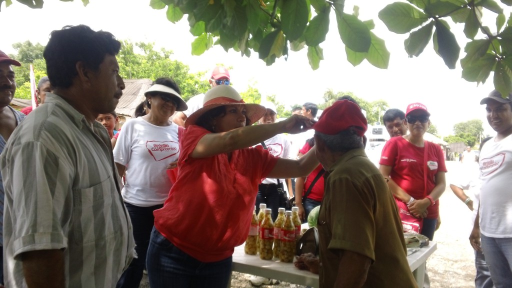 Tizimín: Chary Díaz apoya a hombres y mujeres de comisarías\r\n\r\n Tizimín: Chary Díaz apoya a hombres y mujeres de comisarías\r\n\r\n