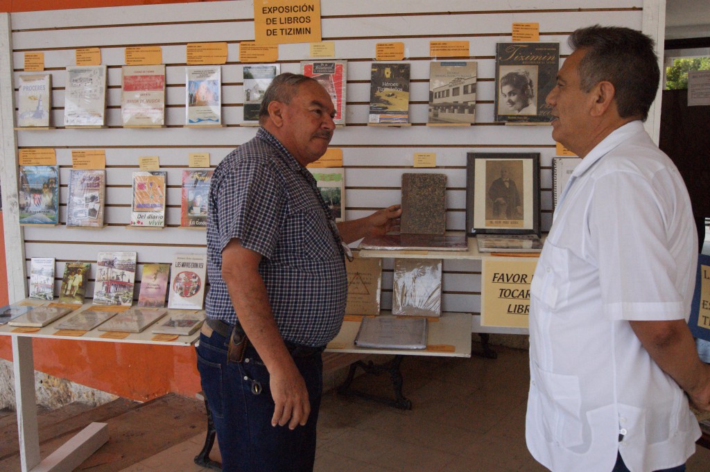 Tizimín: Exponen libros de autores tizimileños\r\n\r\n Tizimín: Exponen libros de autores tizimileños\r\n\r\n