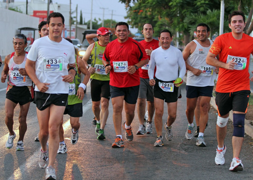 Rolando Zapata participa en el maratón del Día de la Marina Rolando Zapata participa en el maratón del Día de la Marina