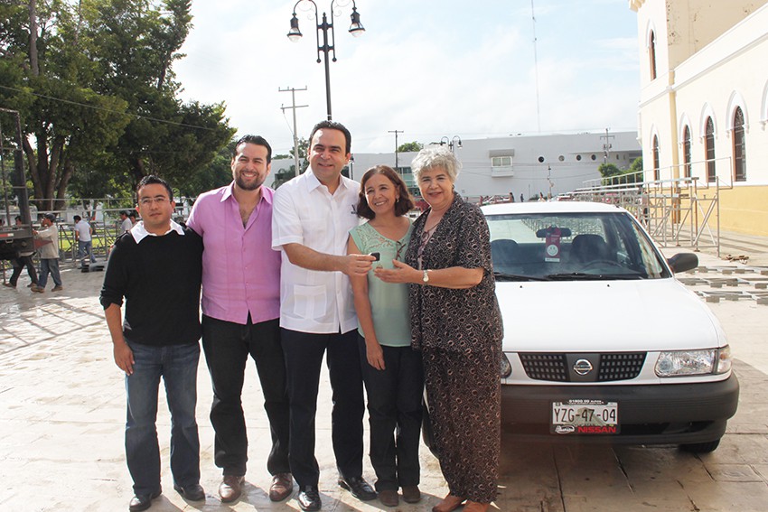 Entrega IEGY vehículo a la fundación APIS para apoyar a mujeres que viven violencia Entrega IEGY vehículo a la fundación APIS para apoyar a mujeres que viven violencia