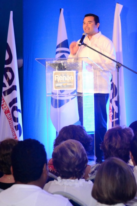 Renán Barrera presenta sus propuestas Renán Barrera presenta sus propuestas