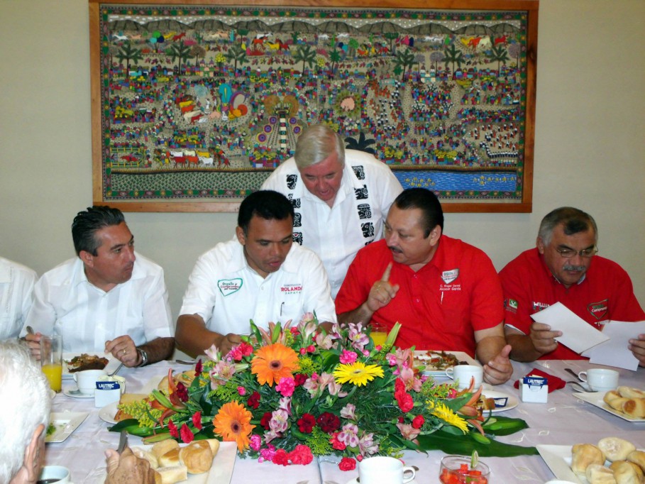 Valladolid: Recibe el empresario John Benator a los 4 candidatos del PRI Valladolid: Recibe el empresario John Benator a los 4 candidatos del PRI