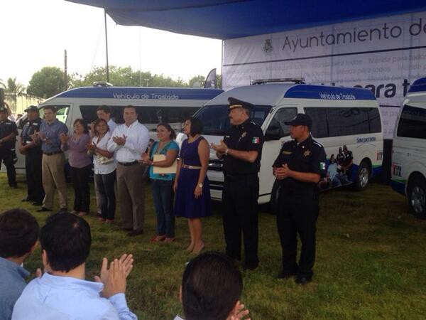 El Ayuntamiento de Mérida entrega ambulancias para atender las comisarías El Ayuntamiento de Mérida entrega ambulancias para atender las comisarías