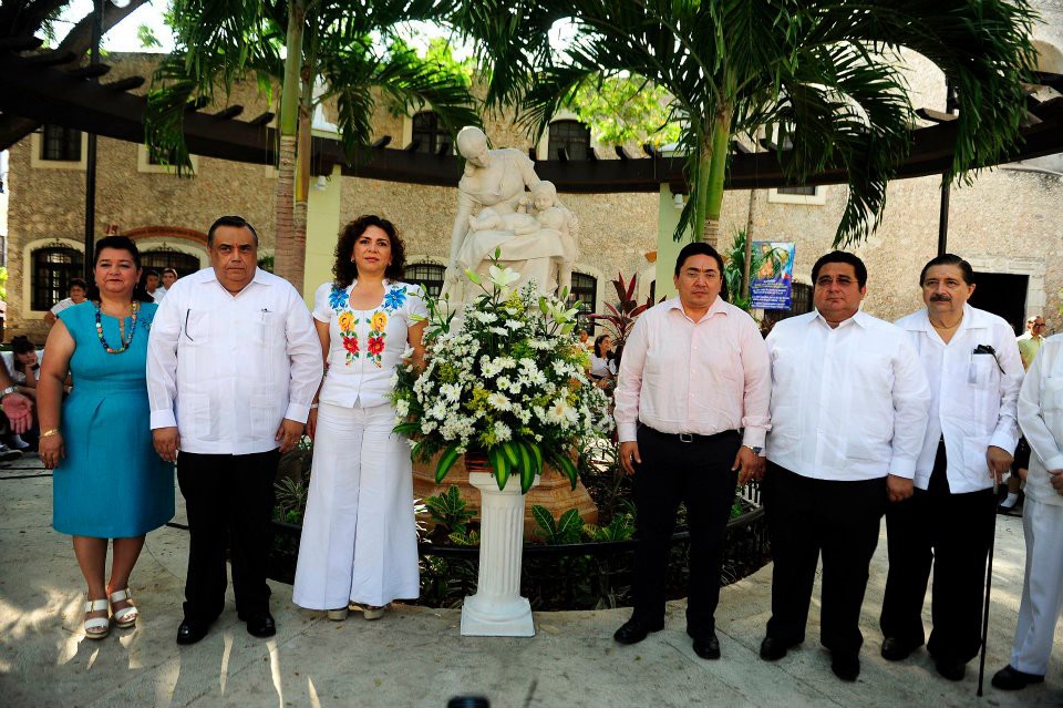 Encabeza Ortega Pacheco día de la Madre Encabeza Ortega Pacheco día de la Madre