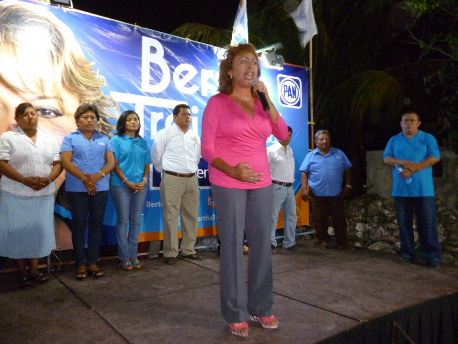 Tizimín: Bertha Trejo promete crear 4 farmacias comunitarias.\r\n Tizimín: Bertha Trejo promete crear 4 farmacias comunitarias.\r\n