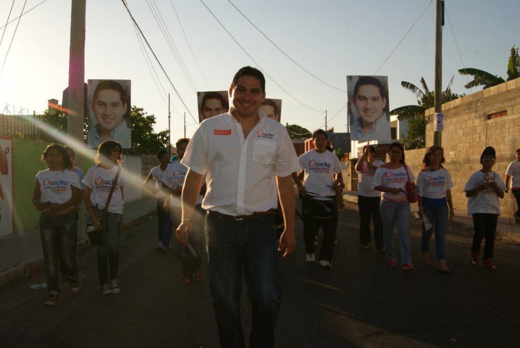 Mas de mil personas disfrutan de función de lucha libre con el candidato por Acción Nacional Jesús Pérez Ballote Mas de mil personas disfrutan de función de lucha libre con el candidato por Acción Nacional Jesús Pérez Ballote