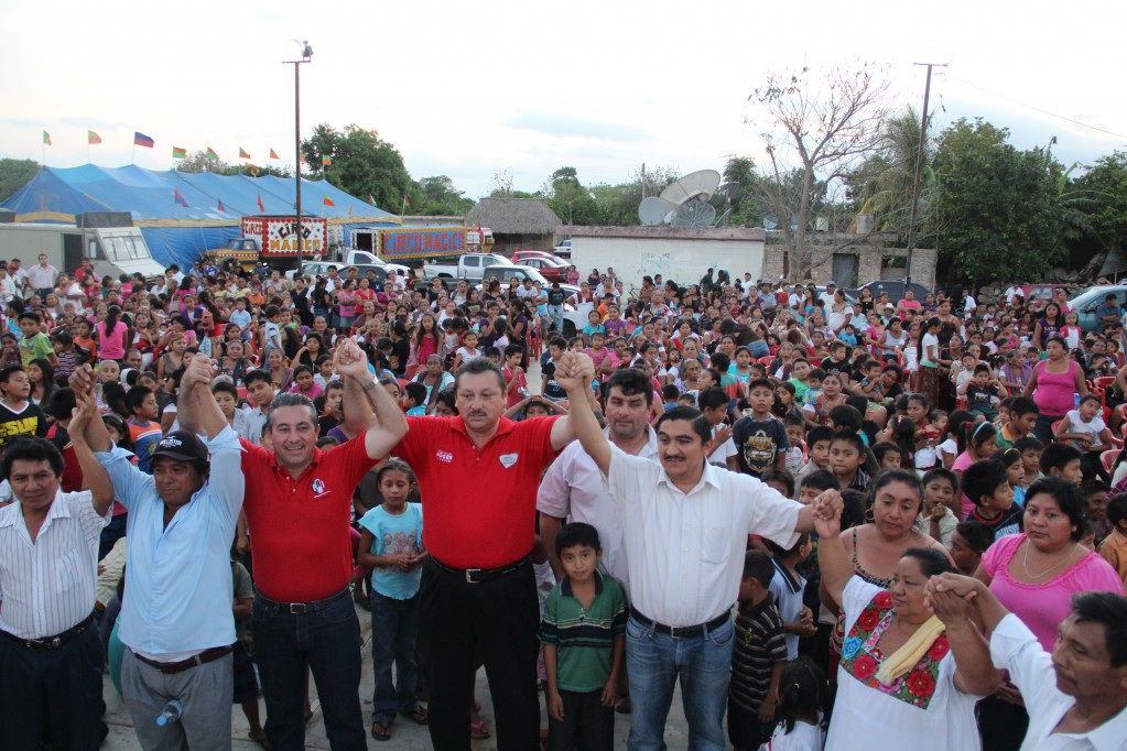 Valladolid: 50 mil hectáreas en Yucatán tendrán sistemas de riego 2 mil hectáreas serán para Valladolid, Roger Alcocer Valladolid: 50 mil hectáreas en Yucatán tendrán sistemas de riego 2 mil hectáreas serán para Valladolid, Roger Alcocer