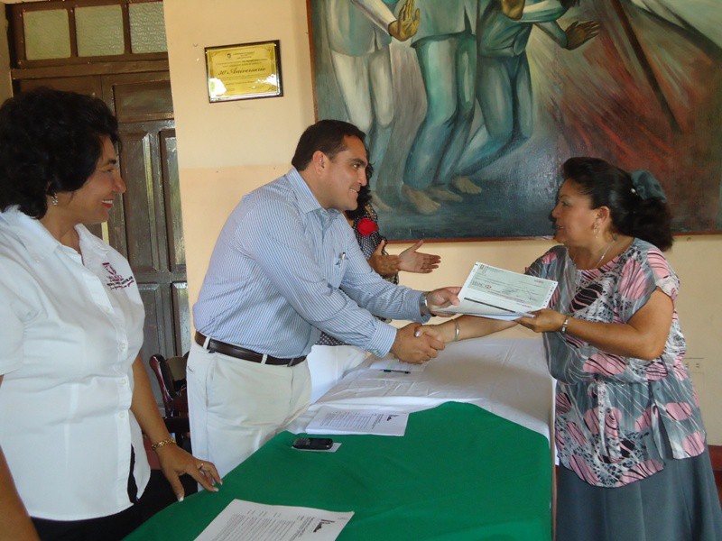 Valladolid: Entrega de apoyos de escuelas de calidad Valladolid: Entrega de apoyos de escuelas de calidad