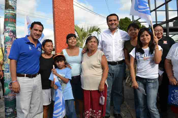 Renán Barrera Concha acude al Ayuntamiento de Mérida Renán Barrera Concha acude al Ayuntamiento de Mérida