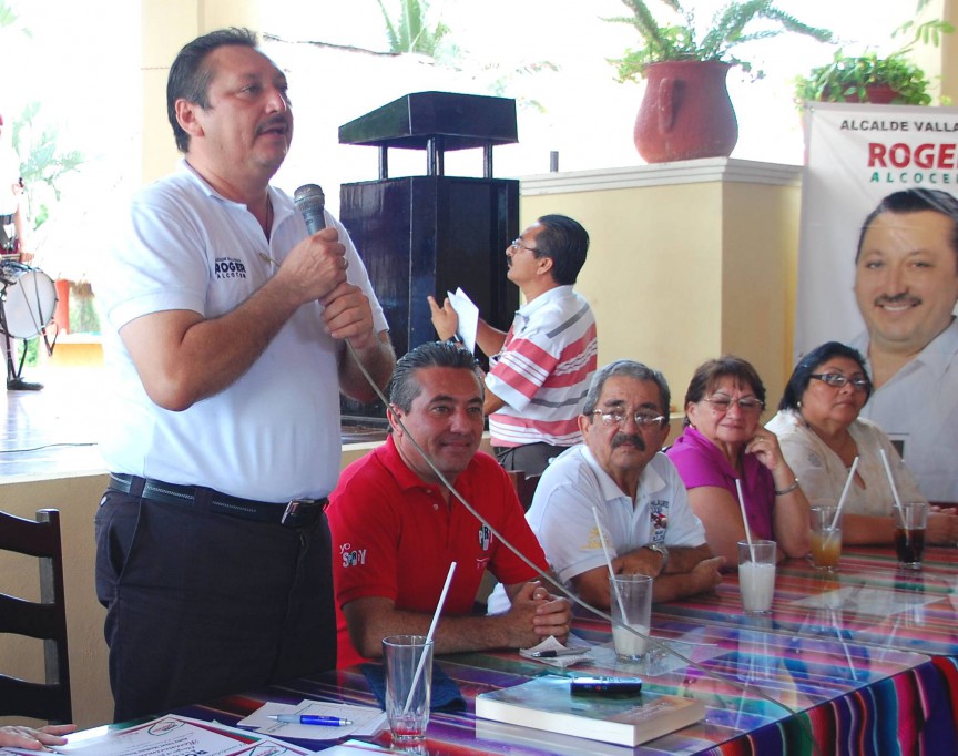 Valladolid: Becas para estudiantes de escuelas públicas y privadas es mi compromiso “Roger Alcocer” Valladolid: Becas para estudiantes de escuelas públicas y privadas es mi compromiso “Roger Alcocer”