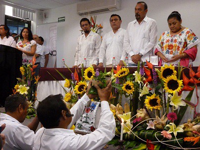 VALLADOLID: Bachilleres y universitarios se quedan con mensaje positivo de Rigoberta Menchú.\r\n VALLADOLID: Bachilleres y universitarios se quedan con mensaje positivo de Rigoberta Menchú.\r\n