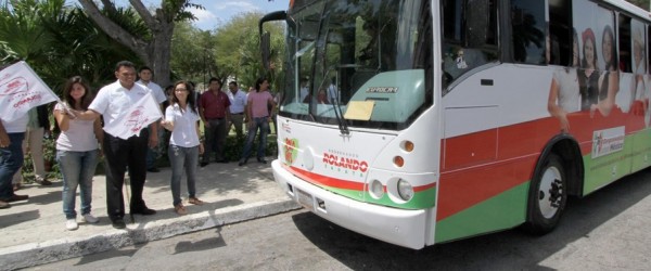 Rolando Zapata presentó el Rolobus Rolando Zapata presentó el Rolobus