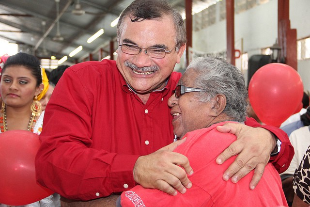 William Sosa entrega apoyos a familias de Tizimin William Sosa entrega apoyos a familias de Tizimin