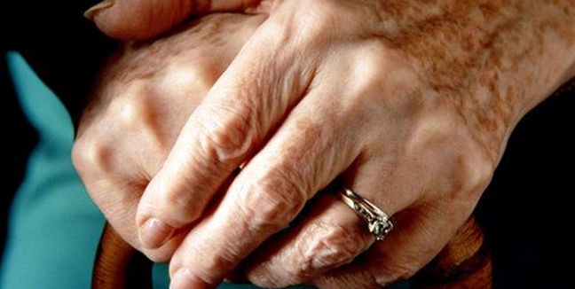 Radioescucha se ofrece a donar una silla de ruedas para señora de la tercera edad Radioescucha se ofrece a donar una silla de ruedas para señora de la tercera edad
