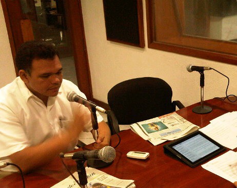 Acepta ser mandilón Rolando Zapata Acepta ser mandilón Rolando Zapata