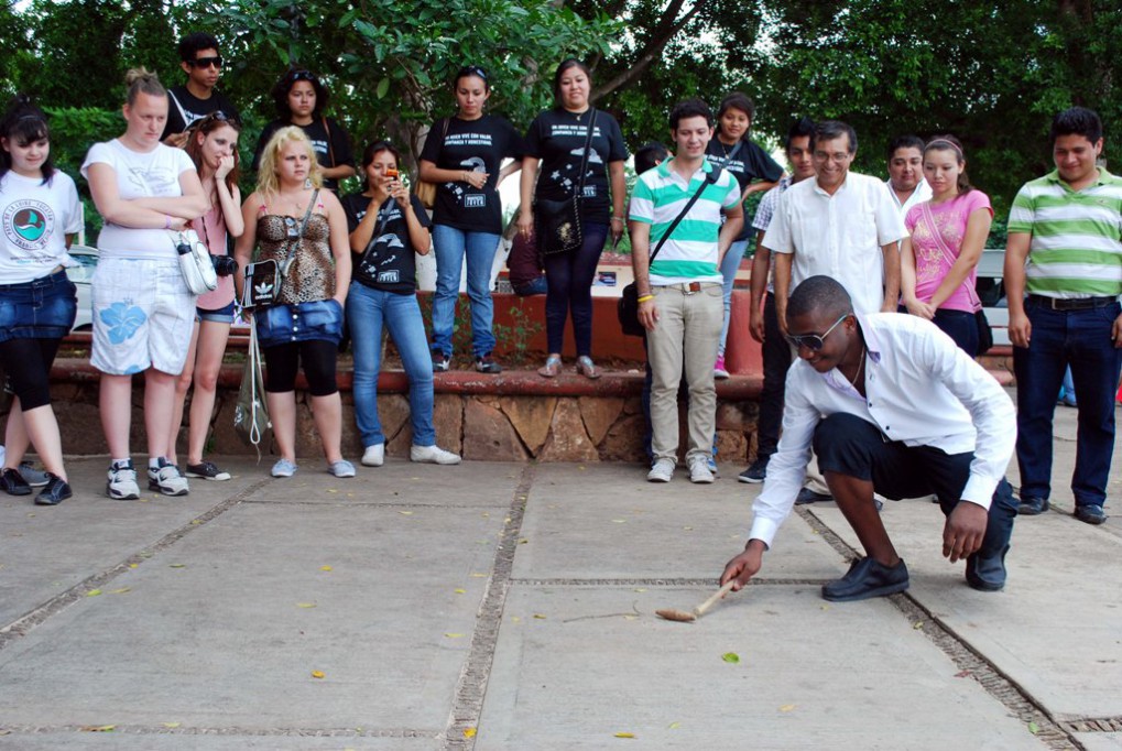 Jóvenes franceses se solidarizan con niñez yucateca Jóvenes franceses se solidarizan con niñez yucateca