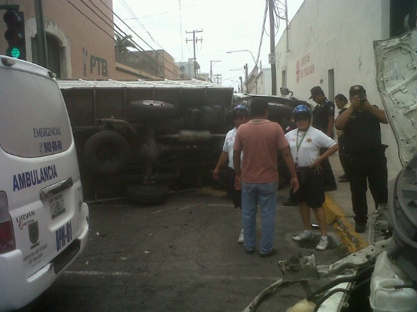 Tráfico en el centro de la ciudad de Mérida Tráfico en el centro de la ciudad de Mérida