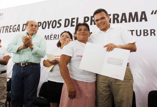 El gobernador entrega apoyos del programa “empleo temporal” en 11 comisarías El gobernador entrega apoyos del programa “empleo temporal” en 11 comisarías