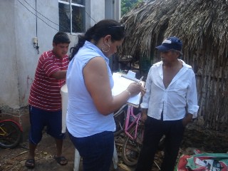 Auxilian a petuleños que se quedaron sin casa Auxilian a petuleños que se quedaron sin casa