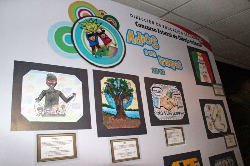 Premian a ganadores del concurso de dibujo “Adiós a las trampas”, de secundaria Premian a ganadores del concurso de dibujo “Adiós a las trampas”, de secundaria