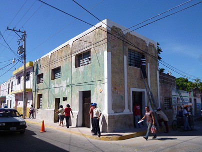 TIZIMIN: Remozan un edificio muy antiguo en el Centro.\r\n TIZIMIN: Remozan un edificio muy antiguo en el Centro.\r\n