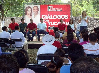 Priístas proponen y se declaran listos para construir un mejor futuro en Yucatán con sus precandidatos al senado de la república Priístas proponen y se declaran listos para construir un mejor futuro en Yucatán con sus precandidatos al senado de la república