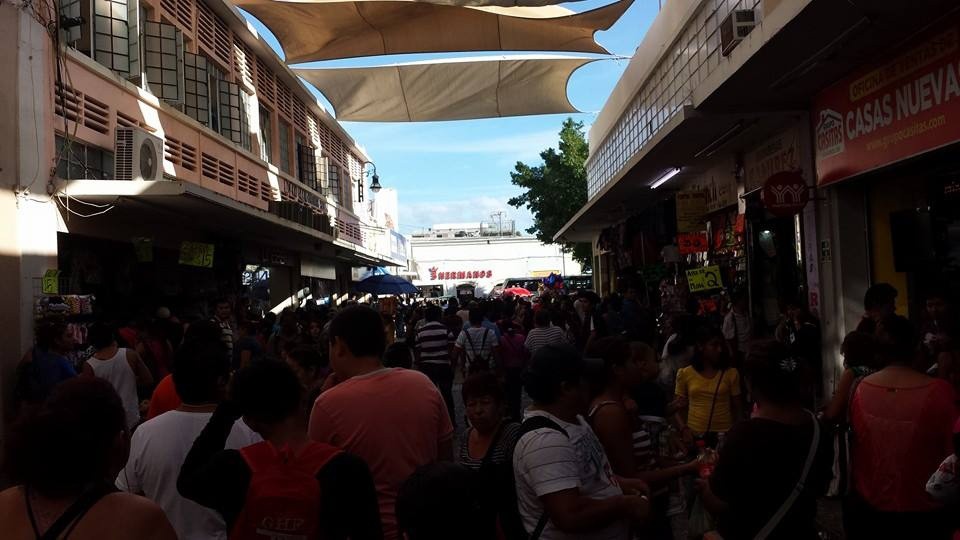 Abarrotado: Así luce el centro previo a la Nochebuena Abarrotado: Así luce el centro previo a la Nochebuena