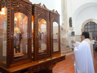 TIZIMIN: Fervor en la bajada de las imágenes de los tres reyes. TIZIMIN: Fervor en la bajada de las imágenes de los tres reyes.