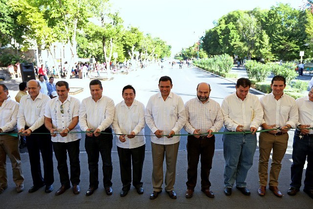 El Gobernador inaugura dos obras El Gobernador inaugura dos obras